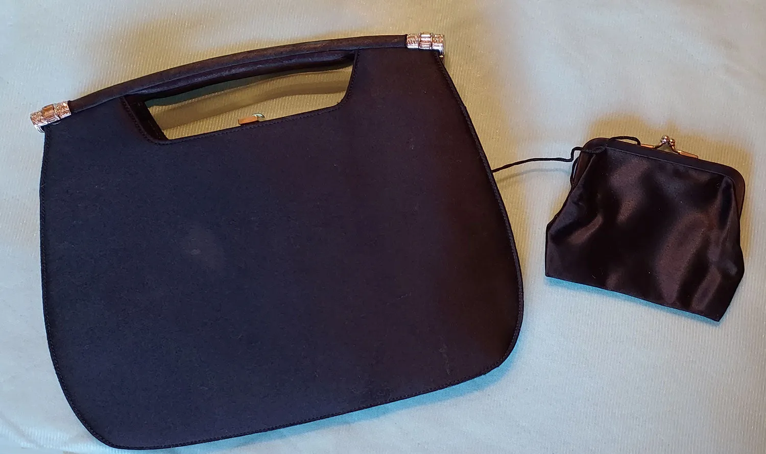 *  VINTAGE 1960s BIENEN-DAVIS PEAU D SOIR RHINESTONE EVENING BAG