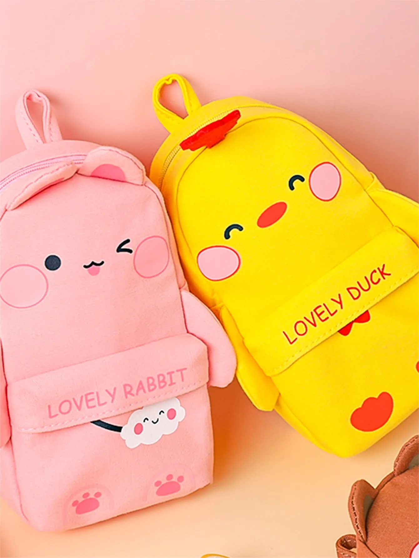 1pc Cartoon Graphic Random Pencil Bag