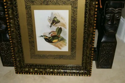 25,5"X 20,5” 1948 GOULD  TOUCANET  BIRD FOLIO LITHOGRAPH FRAMED IN SIGNED DETAILED ARTIST HAND PAINTED FRAME AND 2 MATS TO ENHANCE THE ART WITHIN GORGEOUS DFPN88 DESIGNER WALL ART DÉCOR