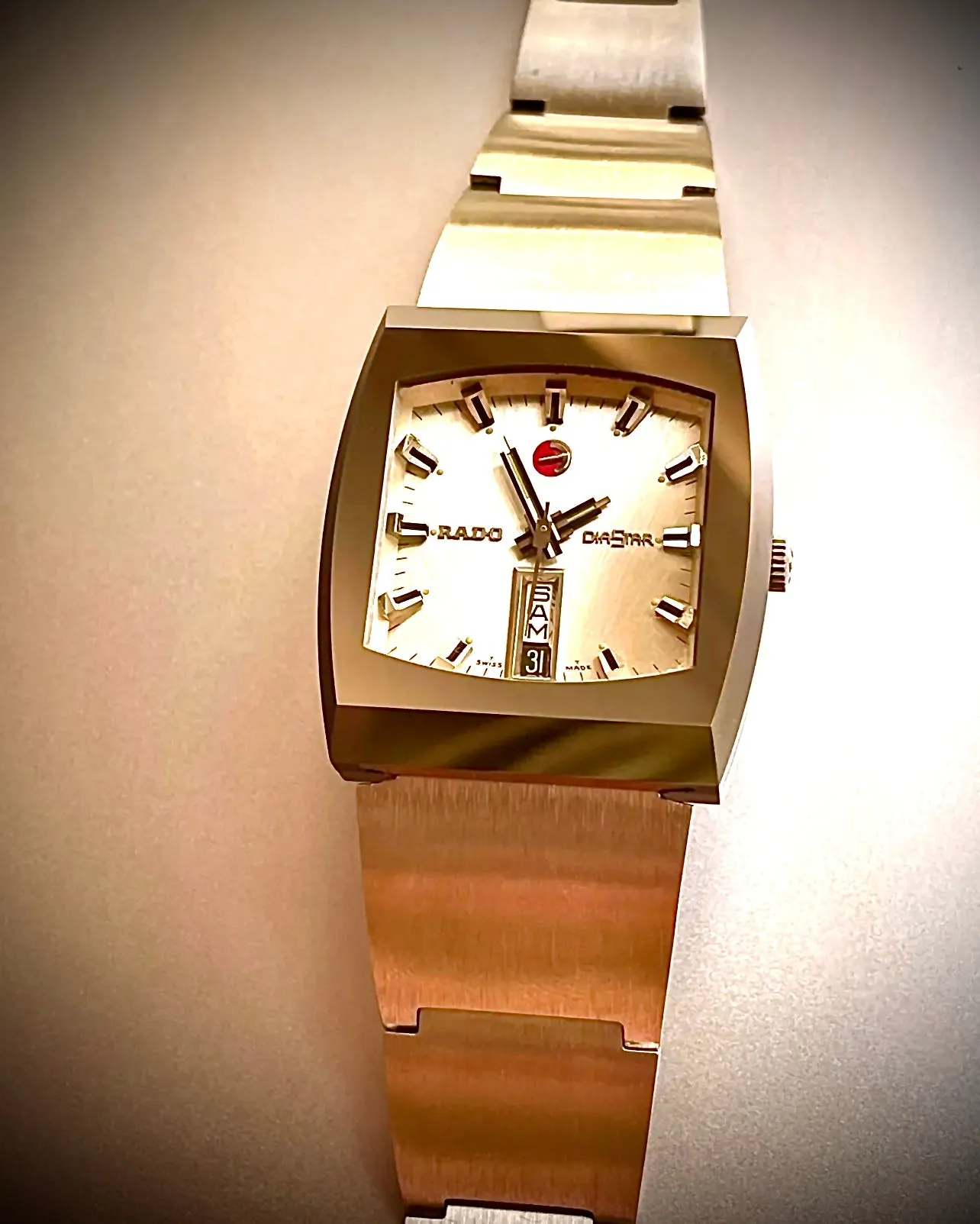 #398 **1971 Scratch proof Tungsten Bezel Vintage Rado DiaStar 515 Automatic Watch French & German day display