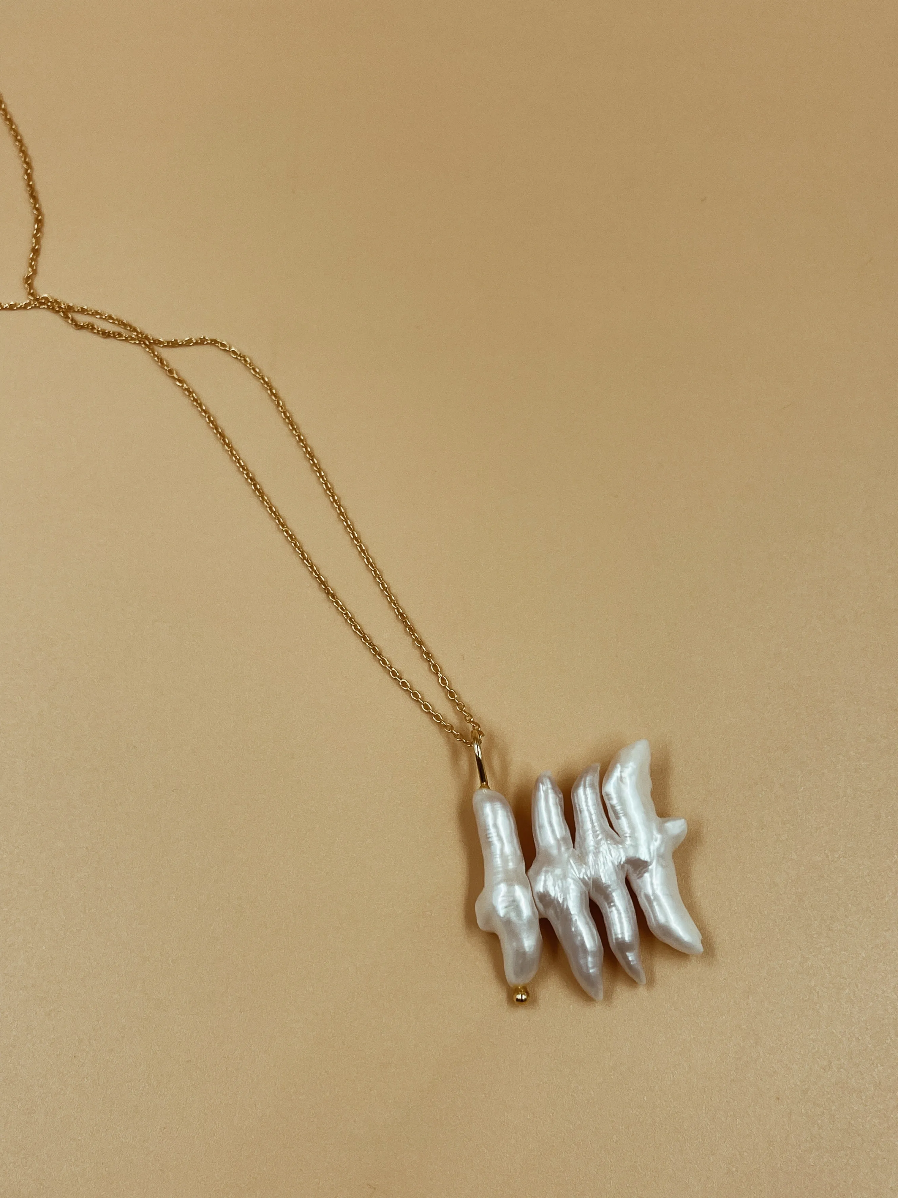 Gold Spine Pearl Pendant Necklace