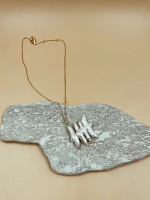 Gold Spine Pearl Pendant Necklace