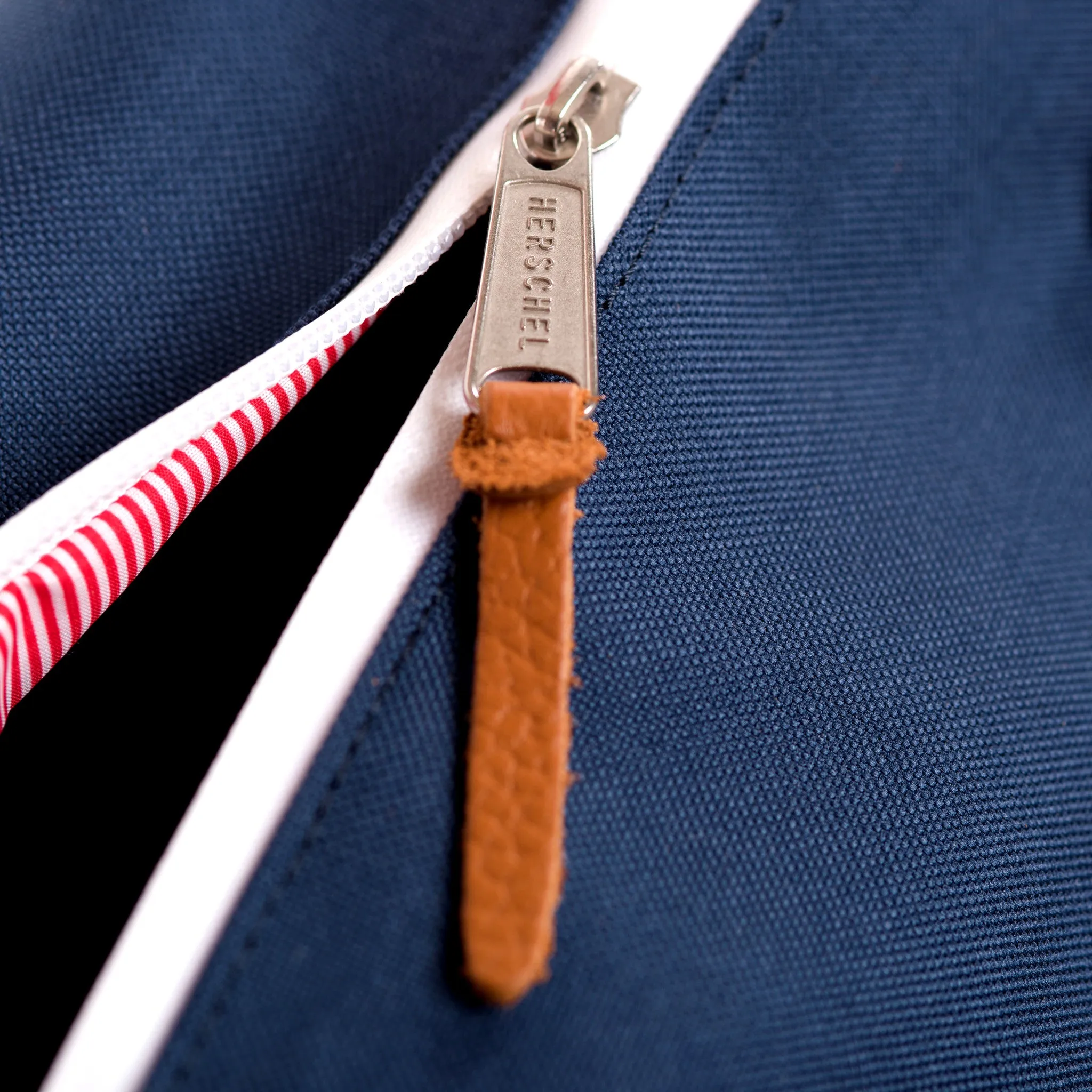 Herschel Supply Ravine Duffel Bag - Navy & Red