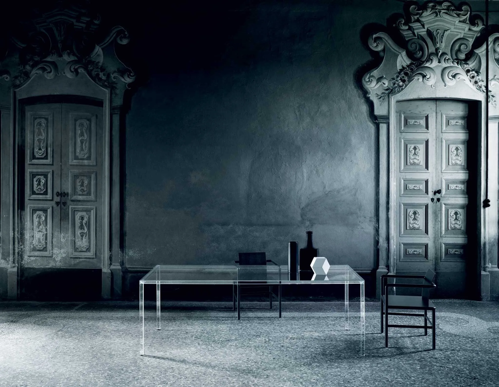 Luminous High Glass Table