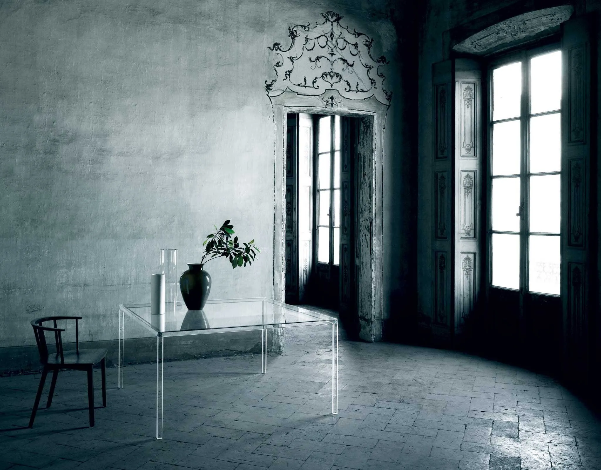 Luminous High Glass Table