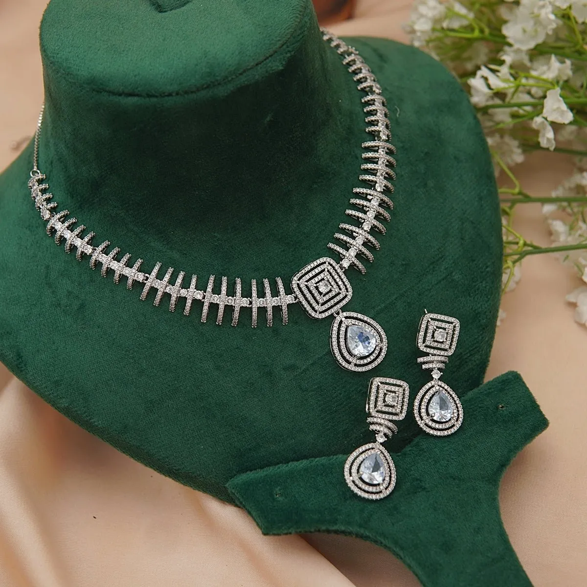 Luminous Zirconia Necklace Set