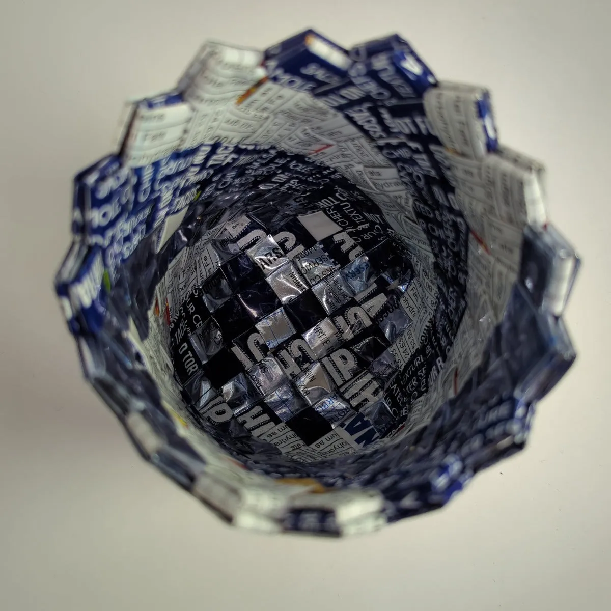 Navy blue and white glazed with spiral design Basketry Deco Planter Small (BDSS1223-005)