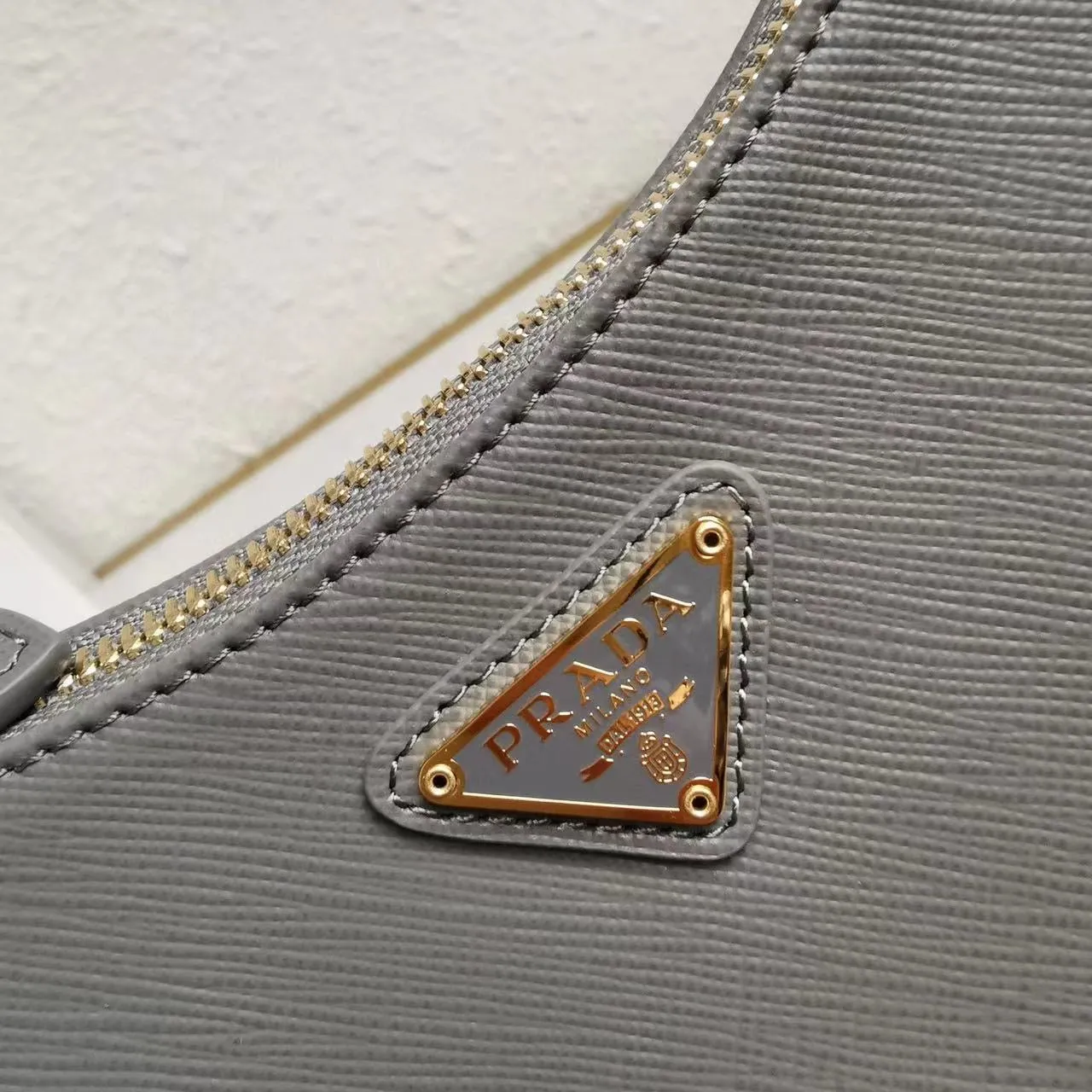 PD267 Padded Leather Prada Re-Edition 2005 Shoulder Bag / HIGHEST QUALITY VERSION / 8.6x7x2.5inch