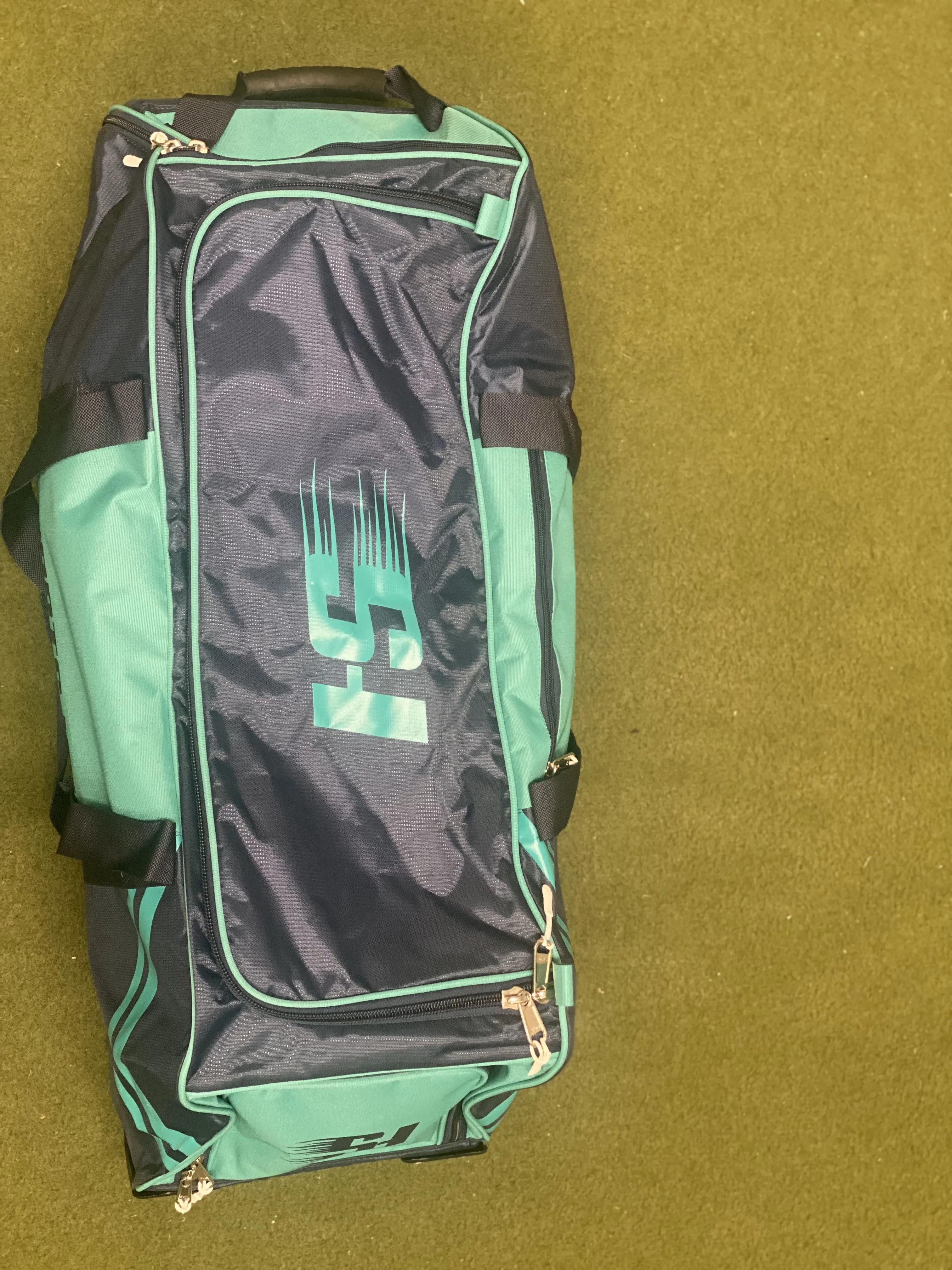 SPORTS HUB MASTERS KIT BAG WHEELIE JUNIOR
