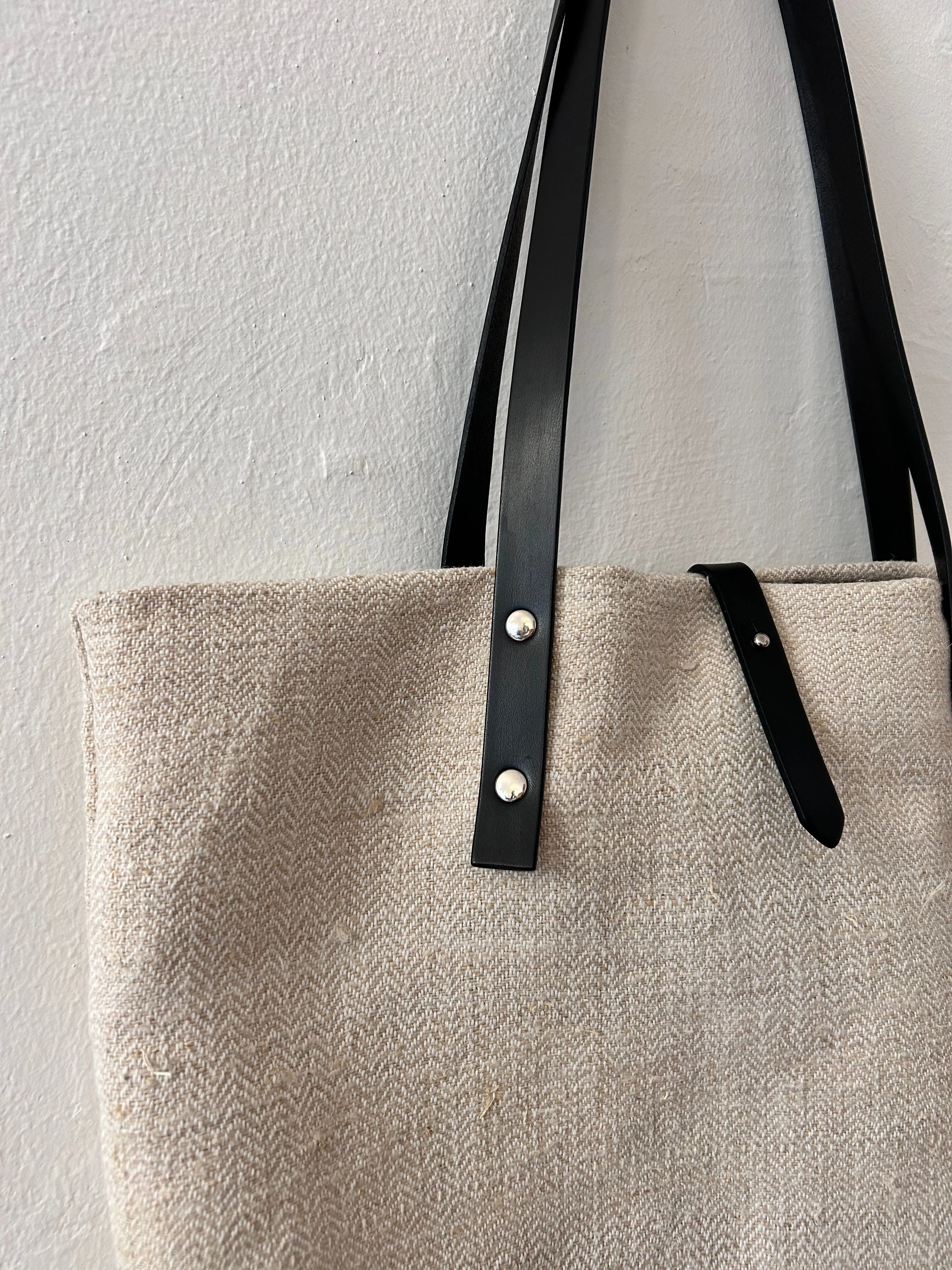 Textile tote - beige hemp with leather straps