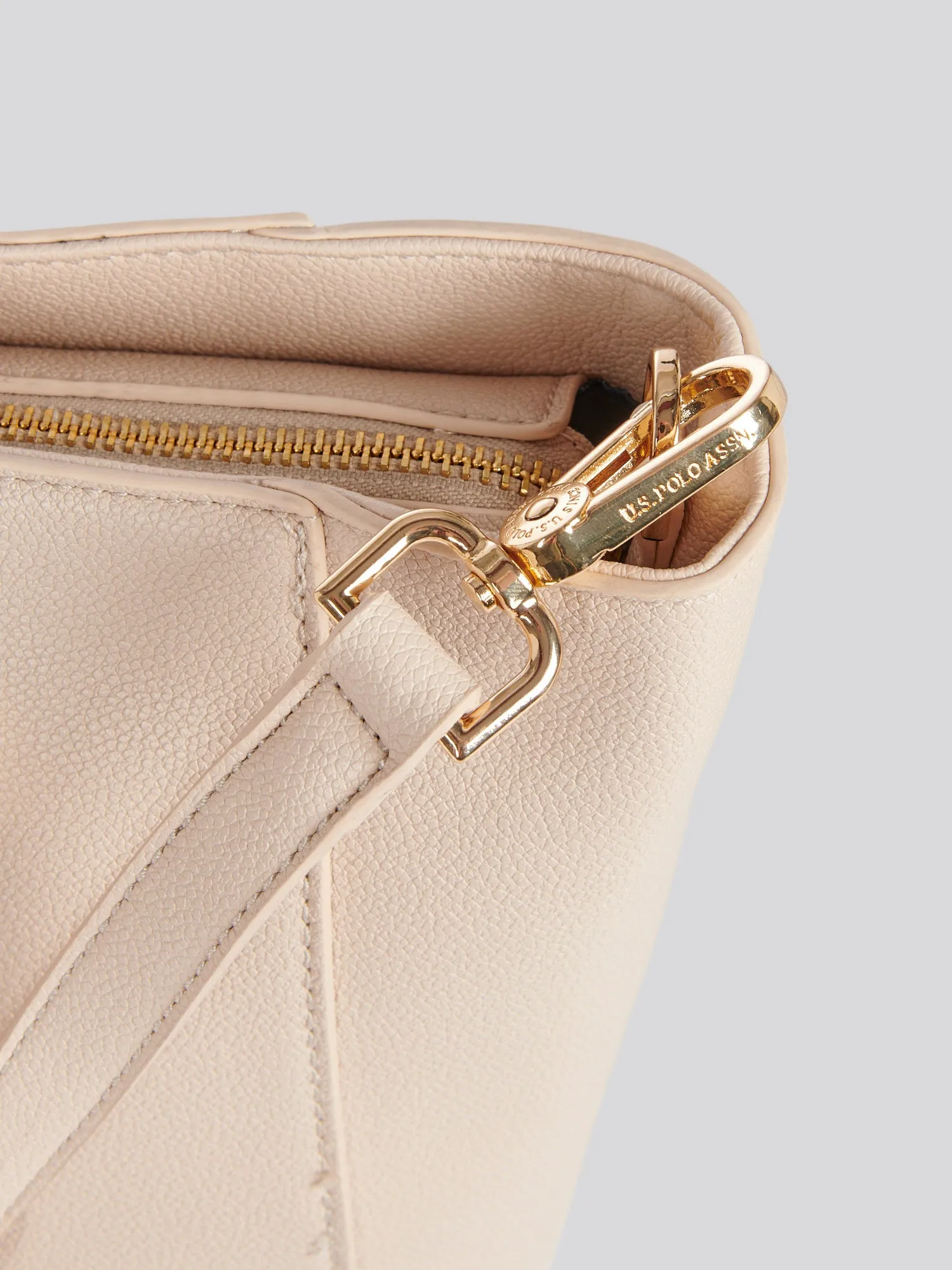 U.S. Polo Assn. Womens Jones Shopping Bag in Powder