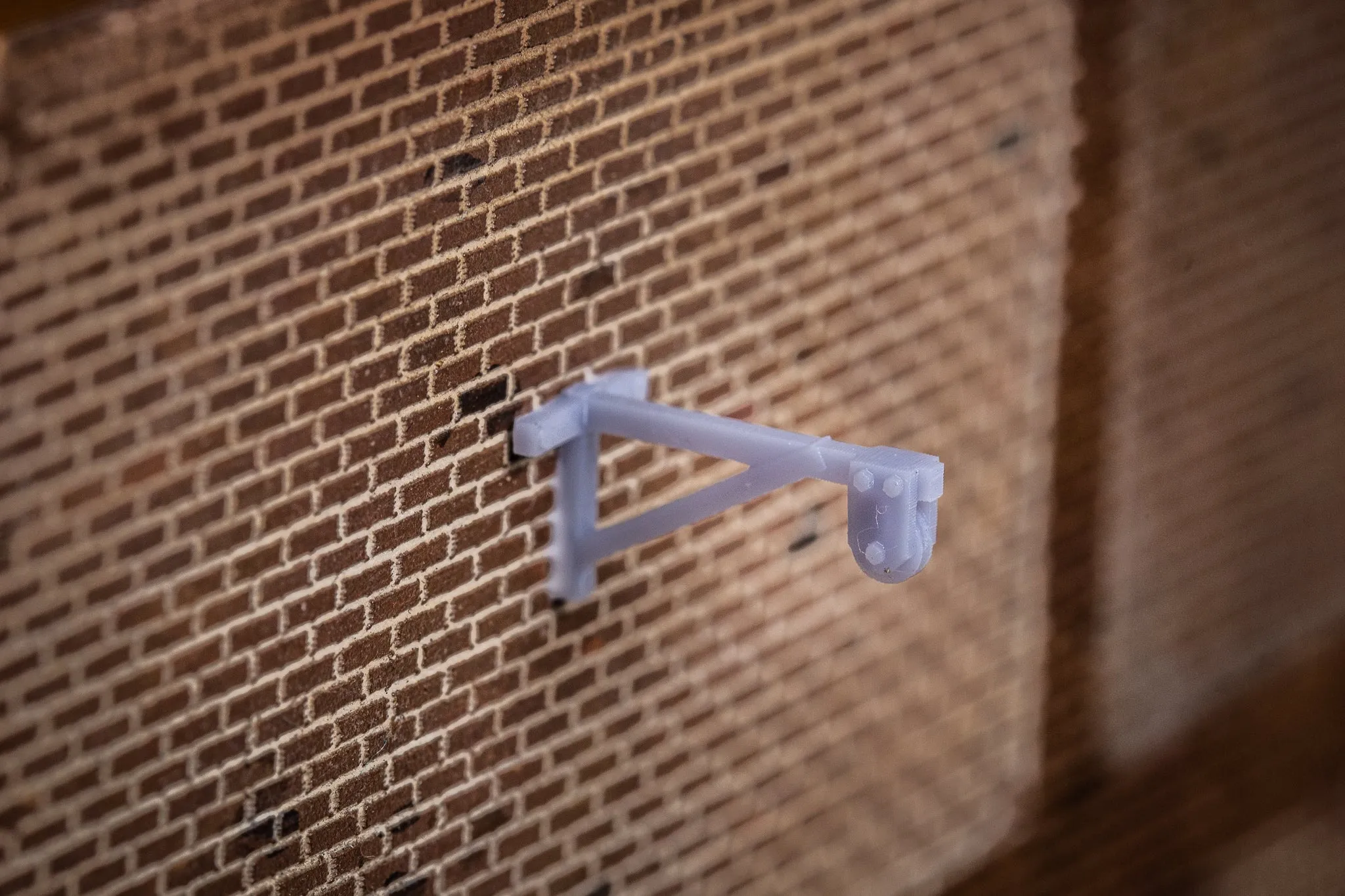 Wall Mounted Hoist Pulley - N Scale